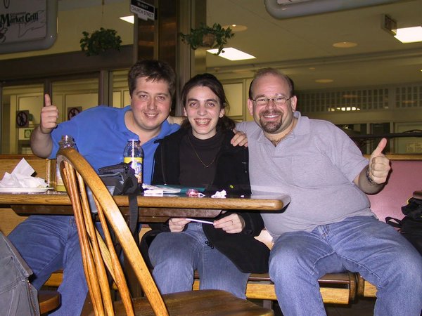 64 - With Gisele in the airport before her trip back to Brasil - Feb 2004.JPG